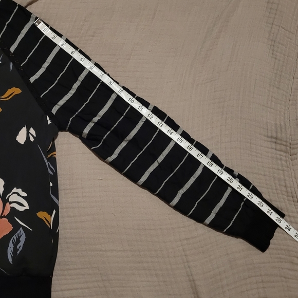 Saltwater LUXE Black Crossfire Bomber Jacket in floral Patern Size Medium - Picture 5 of 10